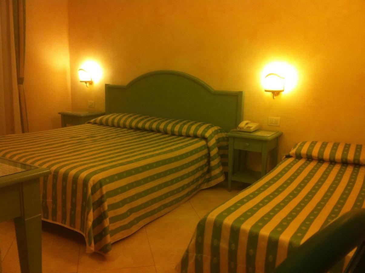 Hotel Riviera 3 Stelle Con Piscina Estiva Gratuita E Garage A Pagamento Споторно Экстерьер фото