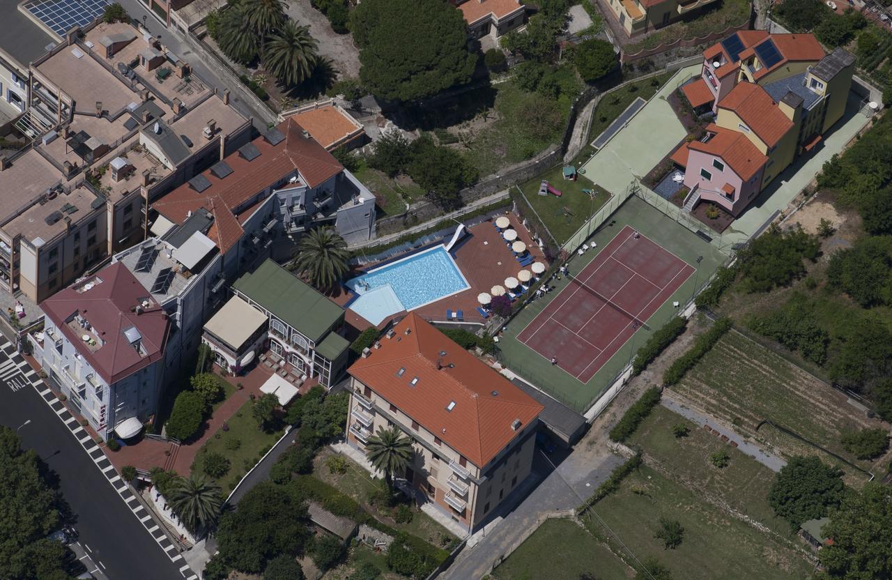 Hotel Riviera 3 Stelle Con Piscina Estiva Gratuita E Garage A Pagamento Споторно Экстерьер фото
