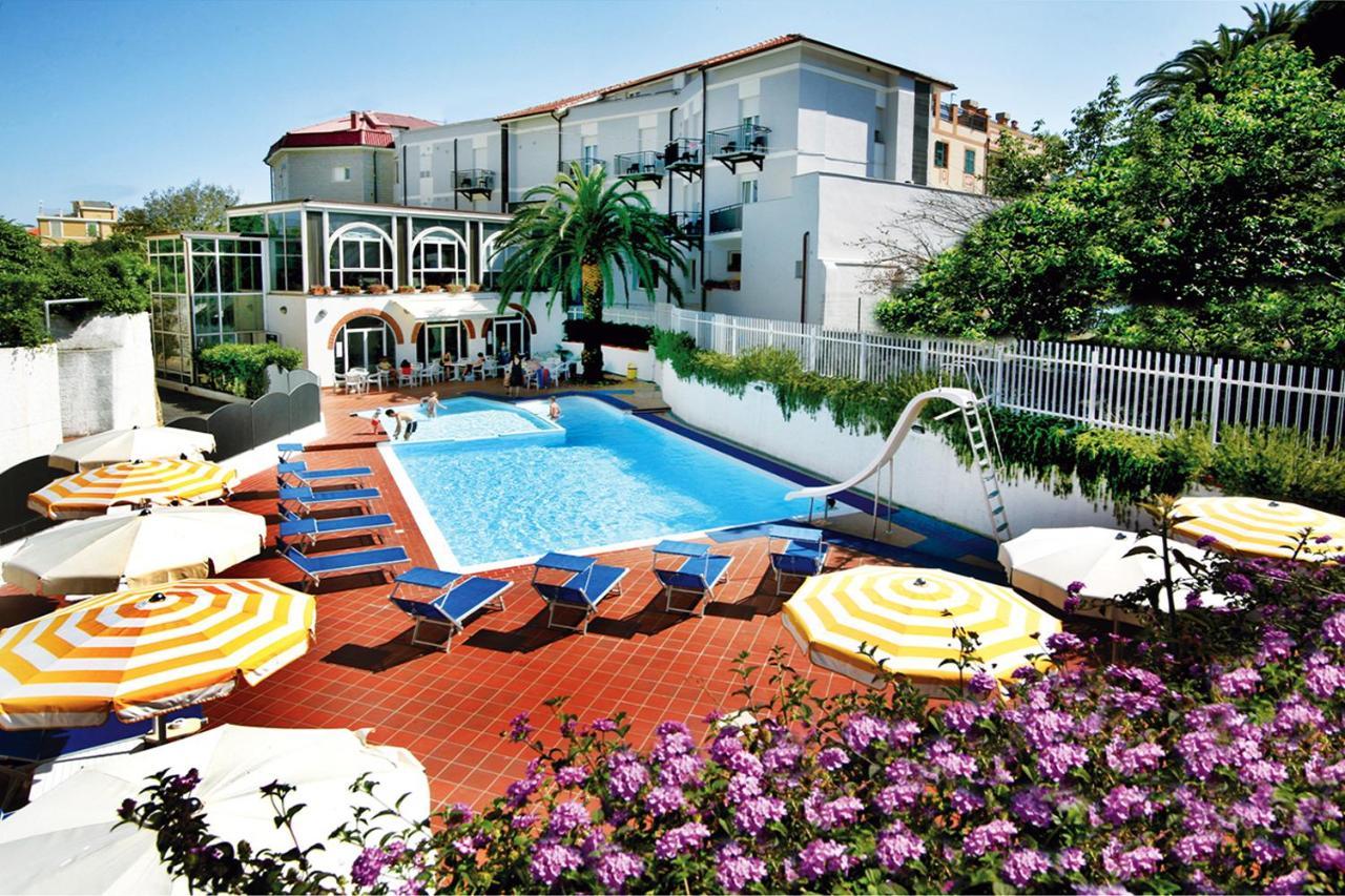 Hotel Riviera 3 Stelle Con Piscina Estiva Gratuita E Garage A Pagamento Споторно Экстерьер фото
